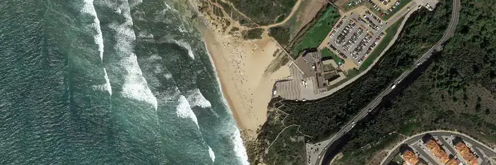 Vue du ciel : Ribeira d'Ilhas, Ericeira