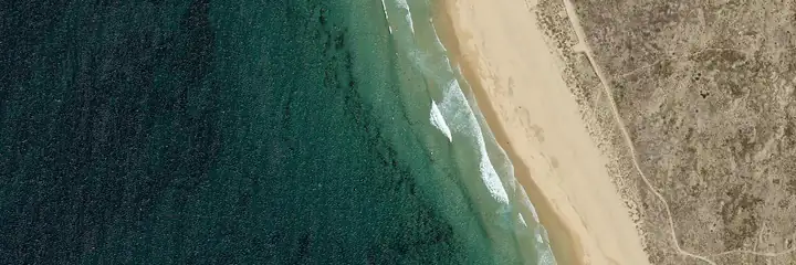 Vue du ciel : Supertubos, Peniche